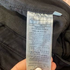 Black guess skinny jeans. Mid belly